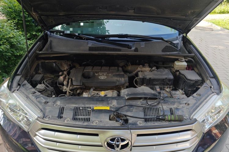 Used Toyota Highlander 2012 2.7L Two-Wheel Drive 7-Seater Luxury Edition Engine Bay