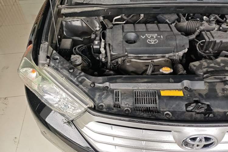 Used Toyota Highlander 2012 2.7L Two-Wheel Drive 7-Seater Luxury Edition Engine Bay Right