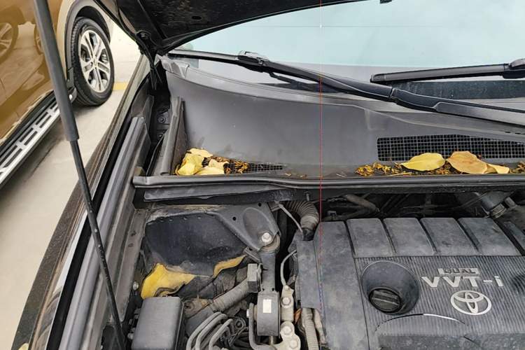 Used Toyota Highlander 2012 2.7L Two-Wheel Drive 7-Seater Luxury Edition Engine Bay Right