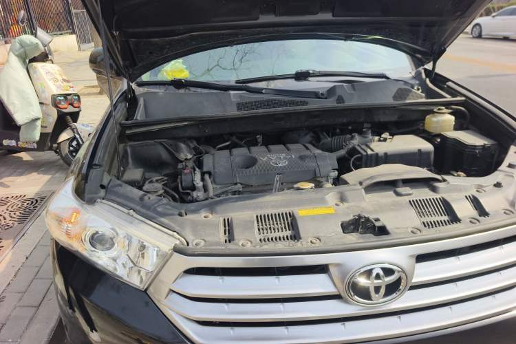 Used Toyota Highlander 2012 2.7L Two-Wheel Drive 7-Seater Luxury Edition Engine Bay Right
