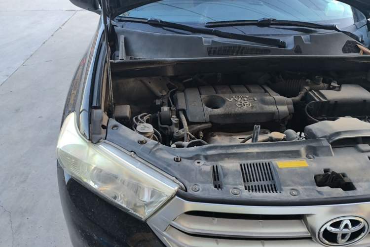 Used Toyota Highlander 2012 2.7L Two-Wheel Drive 7-Seater Luxury Edition Engine Bay Right