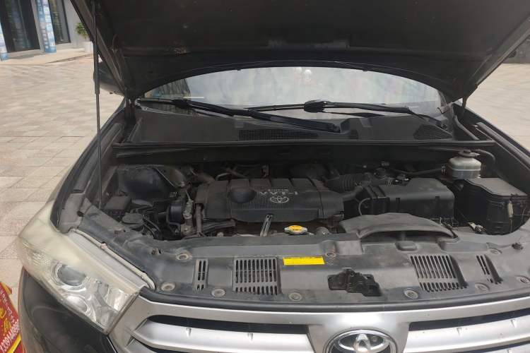 Used Toyota Highlander 2012 2.7L Two-Wheel Drive 7-Seater Luxury Edition Engine Bay Right