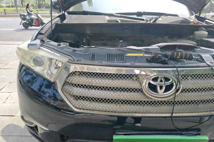Used Toyota Highlander 2012 2.7L Two-Wheel Drive 7-Seater Luxury Edition Engine Bay Right