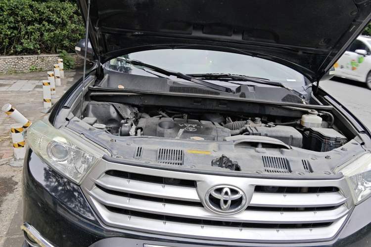 Used Toyota Highlander 2012 2.7L Two-Wheel Drive 7-Seater Luxury Edition Engine Bay Right