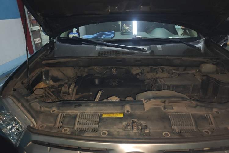 Used Toyota Highlander 2012 2.7L Two-Wheel Drive 5-Seater Sport Edition Engine Bay Right