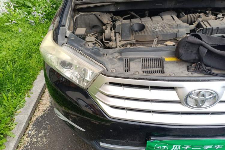 Used Toyota Highlander 2012 2.7L Two-Wheel Drive 7-Seater Luxury Edition Engine Bay Right