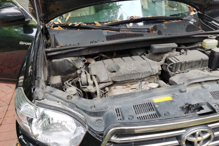 Used Toyota Highlander 2012 2.7L Two-Wheel Drive 7-Seater Luxury Edition Engine Bay Right