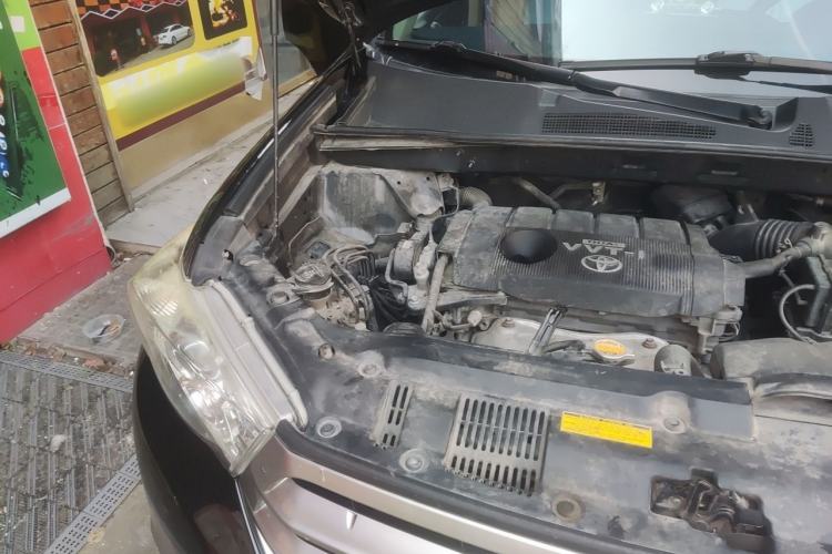 Used Toyota Highlander 2012 2.7L Two-Wheel Drive 5-Seater Sport Edition Engine Bay Right