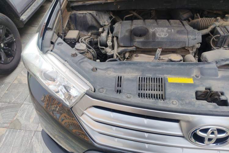 Used Toyota Highlander 2012 2.7L Two-Wheel Drive 7-Seater Luxury Navigation Edition Engine Bay Right
