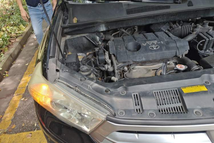 Used Toyota Highlander 2012 2.7L Two-Wheel Drive 7-Seater Luxury Edition Engine Bay Right