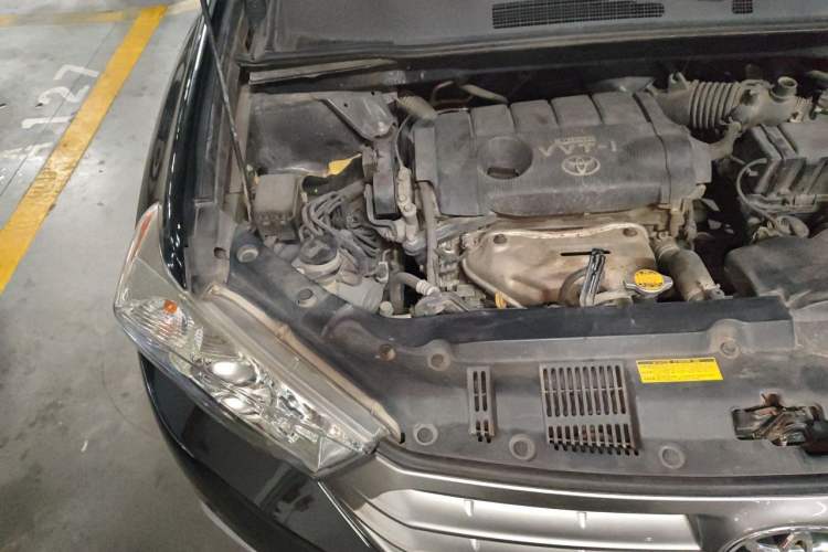 Used Toyota Highlander 2012 2.7L Two-Wheel Drive 7-Seater Luxury Edition Engine Bay Right