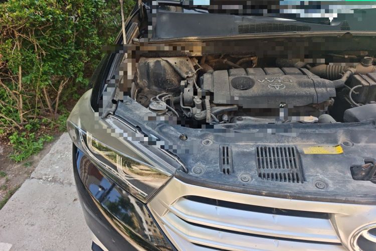 Used Toyota Highlander 2012 2.7L Two-Wheel Drive 5-Seater Sport Edition Engine Bay Right
