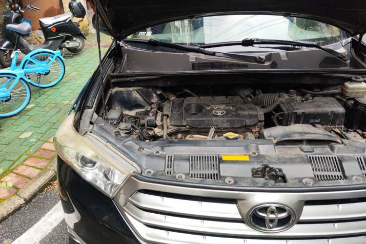 Used Toyota Highlander 2012 2.7L Two-Wheel Drive 7-Seater Luxury Edition Engine Bay Right