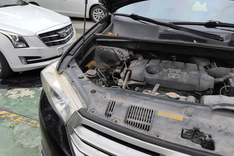 Used Toyota Highlander 2012 2.7L 2WD 5-Seater Elite Edition Engine Bay Right