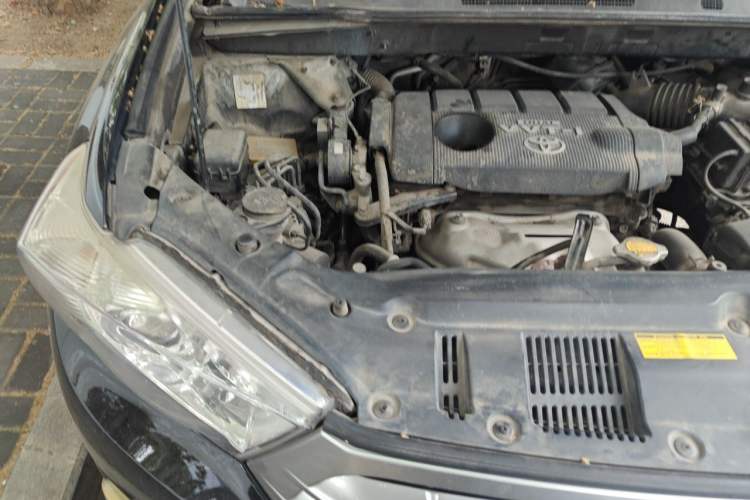 Used Toyota Highlander 2012 2.7L Two-Wheel Drive 7-Seater Luxury Edition Engine Bay Right