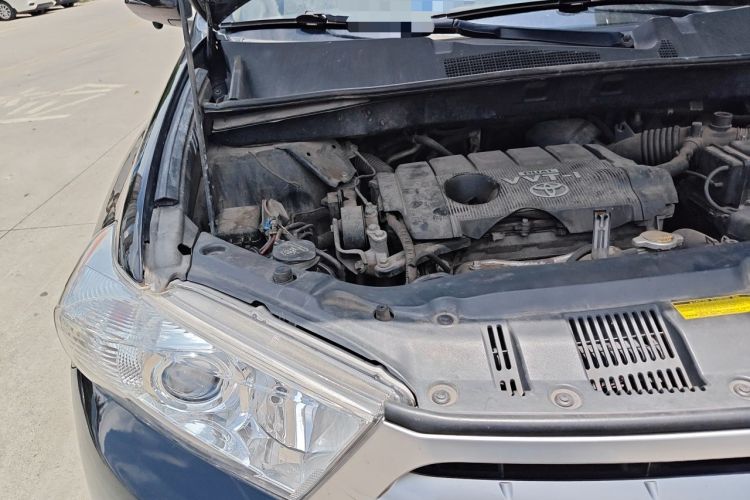 Used Toyota Highlander 2012 2.7L Two-Wheel Drive 7-Seater Luxury Edition Engine Bay Right