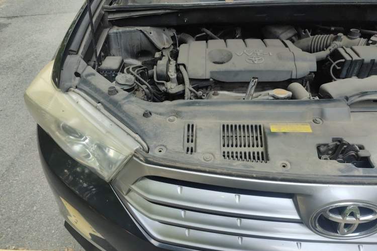 Used Toyota Highlander 2012 2.7L Two-Wheel Drive 7-Seater Luxury Edition Engine Bay Right