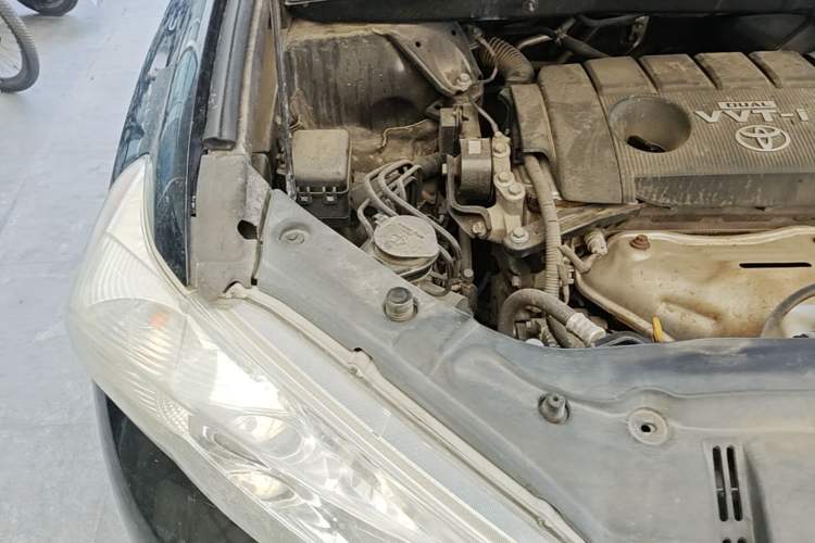 Used Toyota Highlander 2012 2.7L Two-Wheel Drive 7-Seater Luxury Edition Engine Bay Right