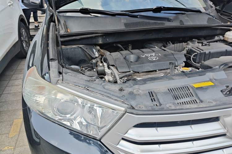 Used Toyota Highlander 2012 2.7L Two-Wheel Drive 5-Seater Sport Edition Engine Bay Right