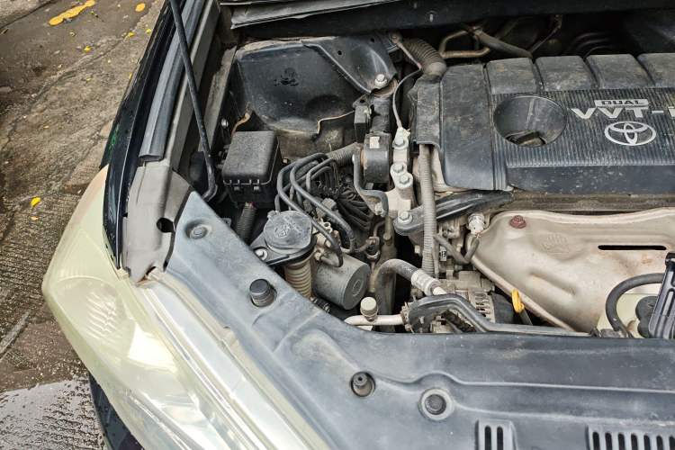 Used Toyota Highlander 2012 2.7L Two-Wheel Drive 7-Seater Luxury Edition Engine Bay Right