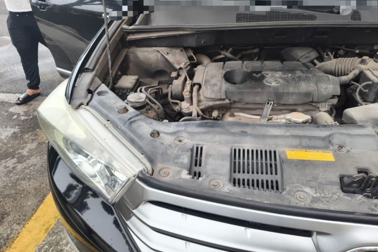 Used Toyota Highlander 2012 2.7L Two-Wheel Drive 7-Seater Luxury Edition Engine Bay Right