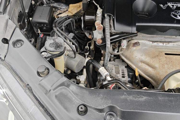 Used Toyota Highlander 2012 2.7L Two-Wheel Drive 7-Seater Luxury Edition Engine Bay Right