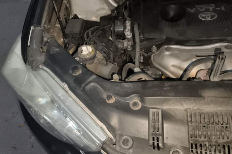 Used Toyota Highlander 2012 2.7L Two-Wheel Drive 7-Seater Luxury Edition Engine Bay Right