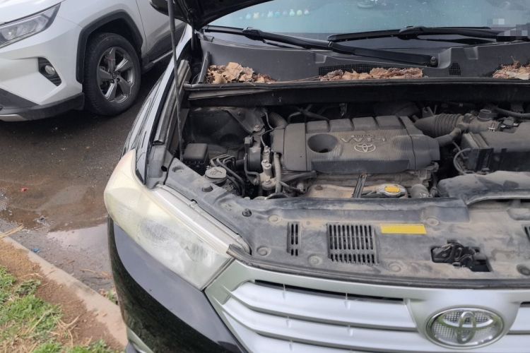 Used Toyota Highlander 2012 2.7L Two-Wheel Drive 7-Seater Luxury Edition Engine Bay Right