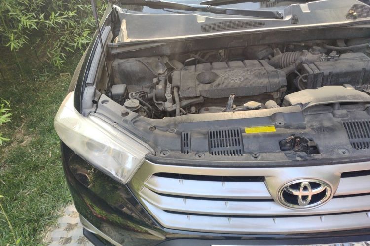 Used Toyota Highlander 2012 2.7L Two-Wheel Drive 7-Seater Luxury Edition Engine Bay Right