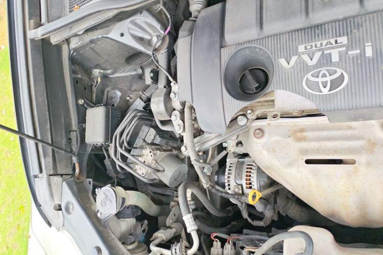 Used Toyota Highlander 2012 2.7L Two-Wheel Drive 7-Seater Luxury Edition Engine Bay Right