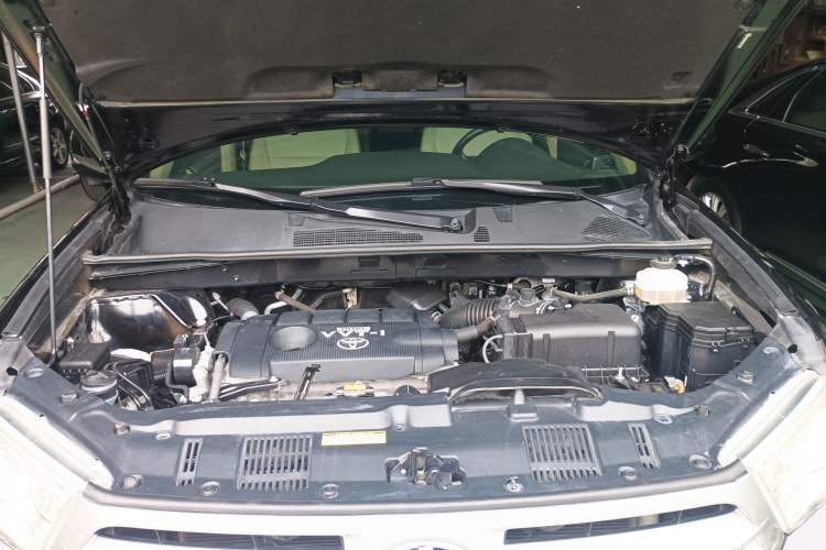 Used Toyota Highlander 2012 2.7L Two-Wheel Drive 7-Seater Luxury Edition Engine Bay