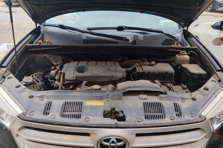 Used Toyota Highlander 2012 2.7L Two-Wheel Drive 5-Seater Sport Edition Engine Bay
