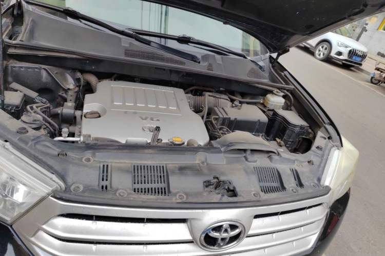 Used Toyota Highlander 2012 3.5L 4x4 7-Seater Elite Edition Engine Bay