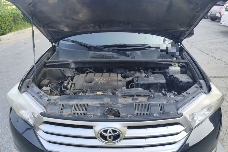 Used Toyota Highlander 2012 2.7L Two-Wheel Drive 7-Seater Ultimate Edition Engine Bay