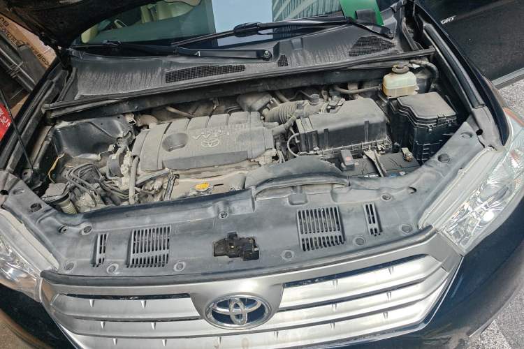 Used Toyota Highlander 2012 2.7L Two-Wheel Drive 5-Seater Sport Edition Engine Bay