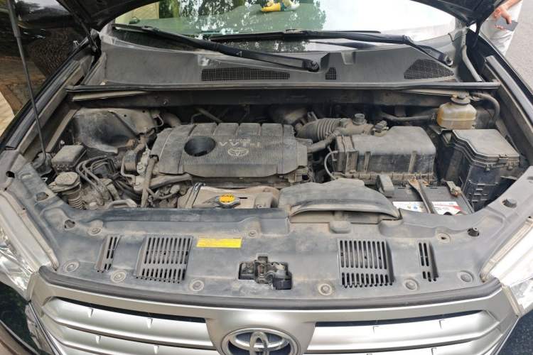Used Toyota Highlander 2012 2.7L Two-Wheel Drive 7-Seater Elite Edition Engine Bay