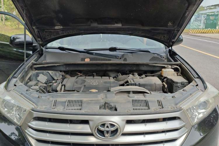 Used Toyota Highlander 2012 2.7L Two-Wheel Drive 7-Seater Luxury Edition Engine Bay