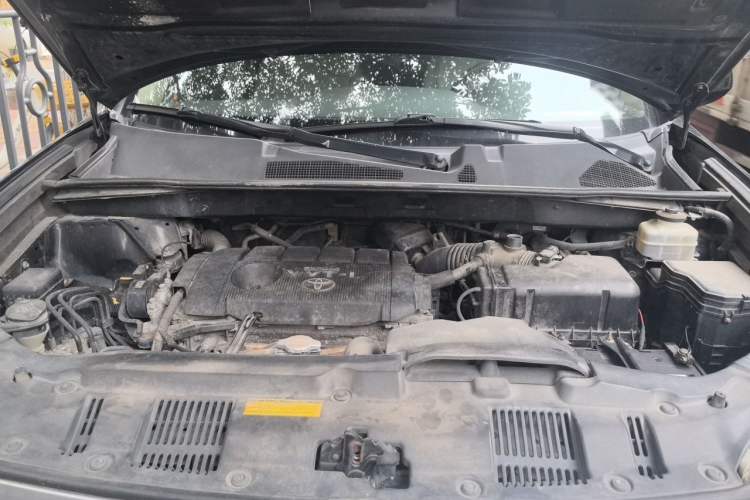 Used Toyota Highlander 2012 2.7L Two-Wheel Drive 7-Seater Luxury Edition Engine Bay