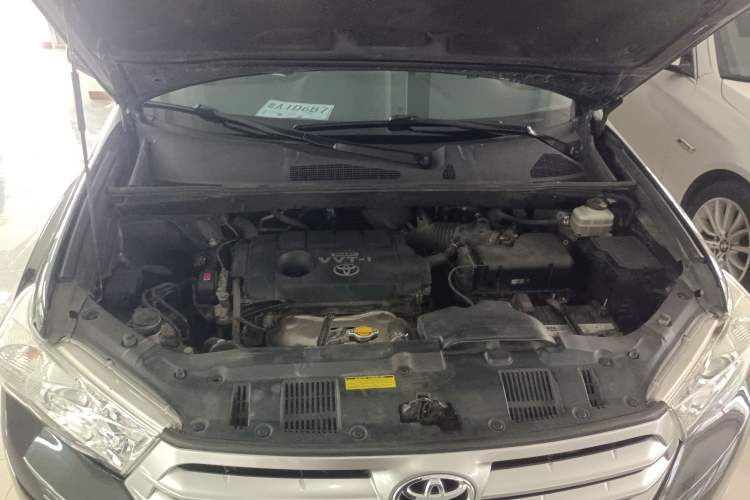 Used Toyota Highlander 2012 2.7L Two-Wheel Drive 7-Seater Luxury Edition Engine Bay