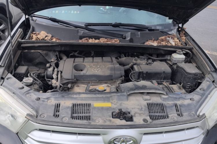 Used Toyota Highlander 2012 2.7L Two-Wheel Drive 7-Seater Luxury Edition Engine Bay