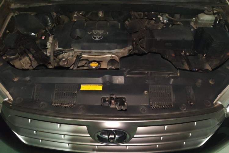 Used Toyota Highlander 2012 2.7L Two-Wheel Drive 7-Seater Luxury Edition Engine Bay