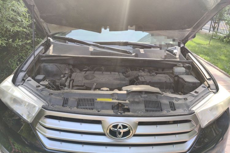 Used Toyota Highlander 2012 2.7L Two-Wheel Drive 7-Seater Luxury Edition Engine Bay