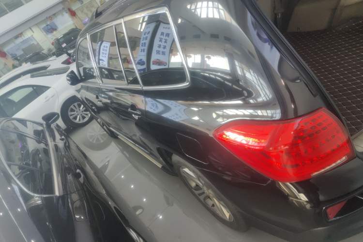 Used Toyota Highlander 2012 2.7L Two-Wheel Drive 7-Seater Luxury Edition Exterior 3