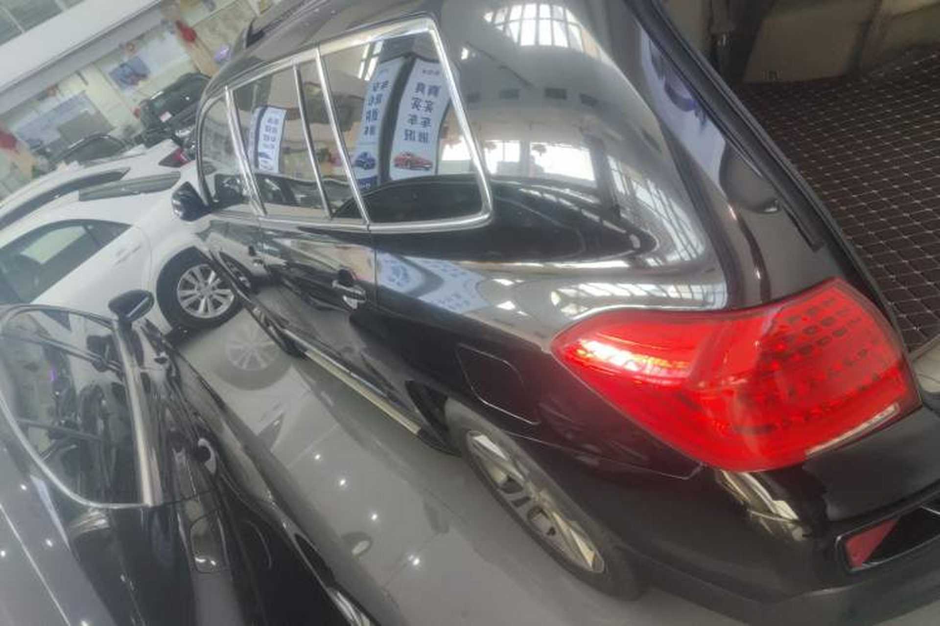 Used Toyota Highlander 2012 2.7L Two-Wheel Drive 7-Seater Luxury Edition Exterior 3