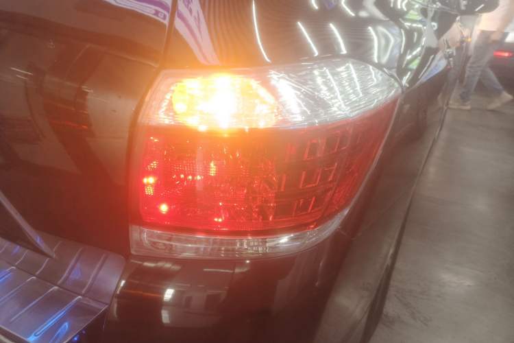 Used Toyota Highlander 2012 2.7L Two-Wheel Drive 7-Seater Luxury Edition Exterior 3