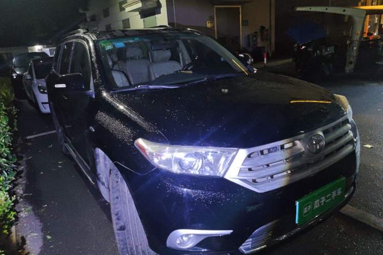 Used Toyota Highlander 2012 2.7L Two-Wheel Drive 5-Seater Sport Edition Front Right 45 Deg