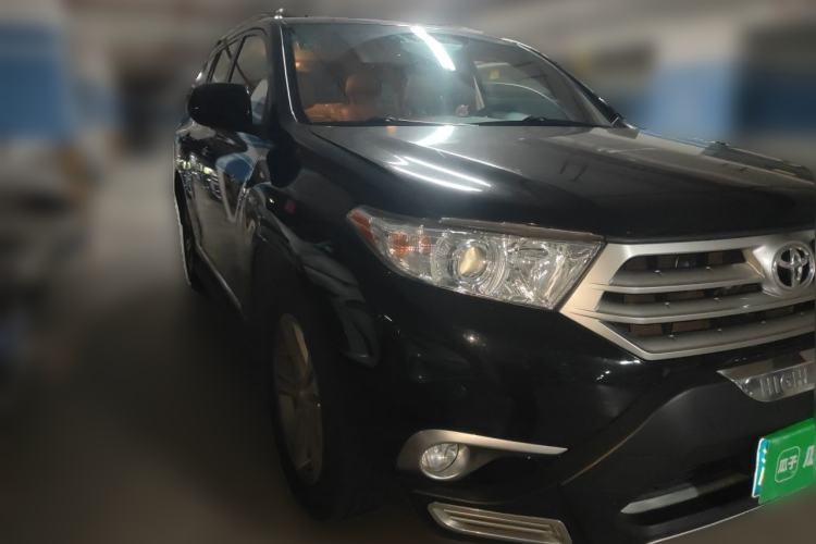 Used Toyota Highlander 2012 2.7L Two-Wheel Drive 7-Seater Luxury Edition Front Right 45 Deg