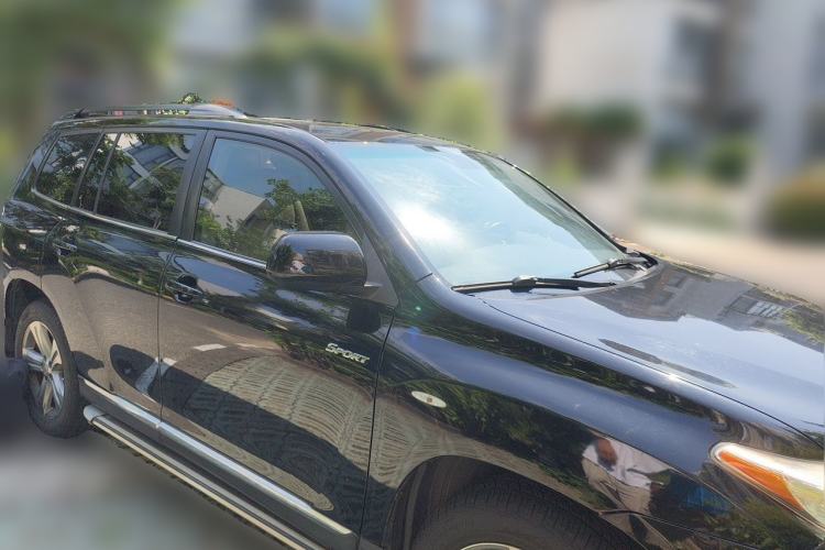 Used Toyota Highlander 2012 2.7L Two-Wheel Drive 7-Seater Luxury Edition Front Right 45 Deg