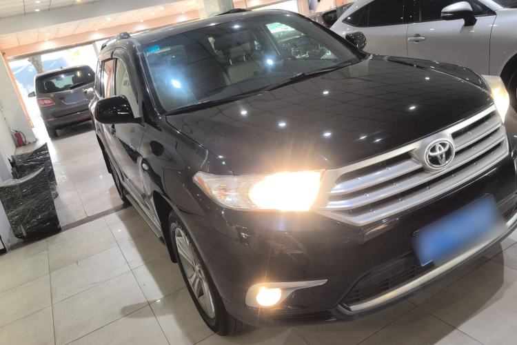 Used Toyota Highlander 2012 2.7L Two-Wheel Drive 7-Seater Luxury Edition Front Right 45 Deg