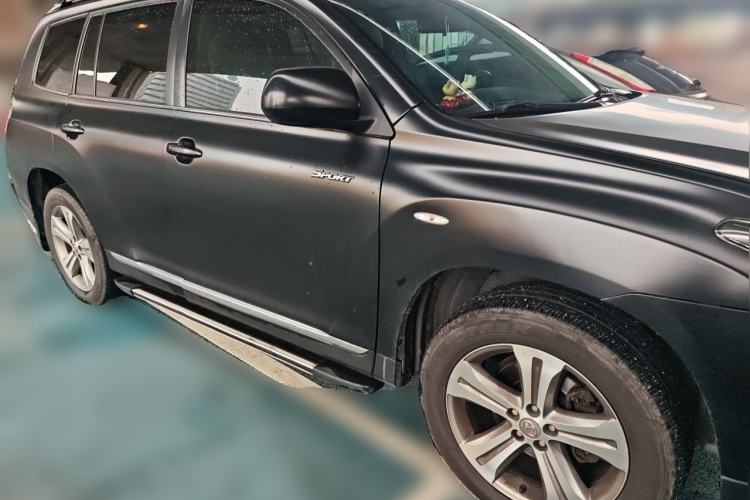 Used Toyota Highlander 2012 2.7L Two-Wheel Drive 7-Seater Luxury Edition Front Right 45 Deg